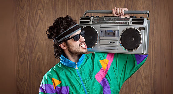 T-Shirt Vintage Années 2000 – Design Nostalgique Jeans Baggy, Flip Phone & Jeux Rétro, Tee Fun Pour Fans De La Décennie Y2K