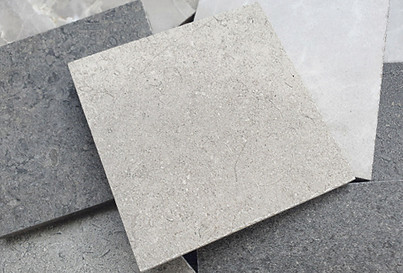 plusieurs carrelages gris posés