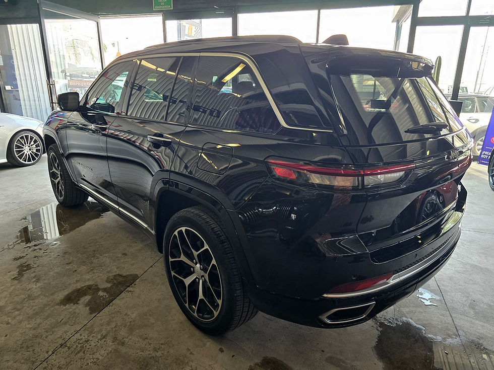 Miniatura: Jeep Grand Cherokee Summit 2022