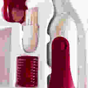 What is it? This is the hair removal tool with a difference. It has been specifically to target sensitive areas such as the face, underarms and bikini area which are all areas that suffer from irritation from a traditional razor.