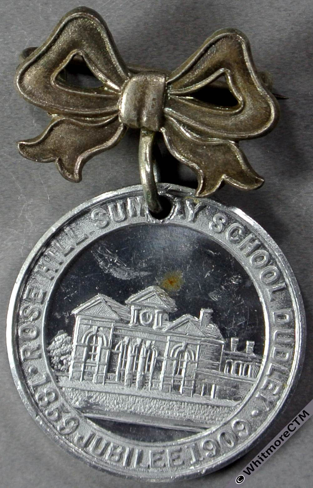 Dudley 1909 Jubilee of Rose Hill Sunday School Medal 24mm bow shaped brooch