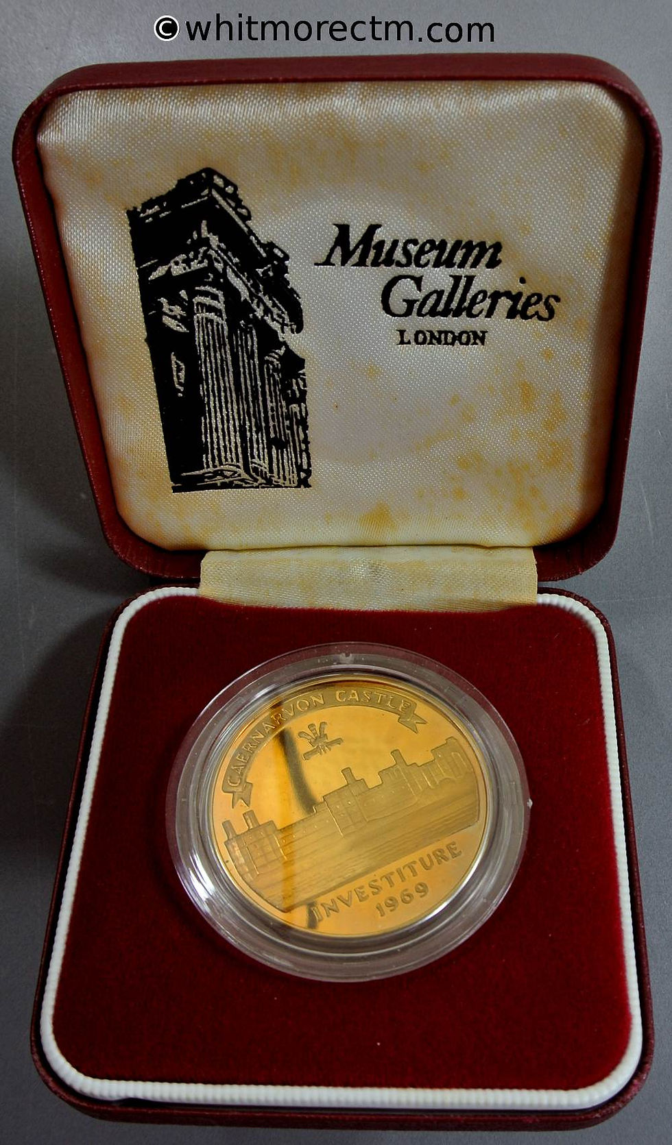 1969 Investiture of Prince Charles Medal case 37mm Caernarvon Castle. Gilt bronze