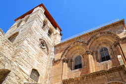 entrance-to-the-church-of-the-holy-sepulchre-patio-and-the-main-facade-jerusalem-israel.jp