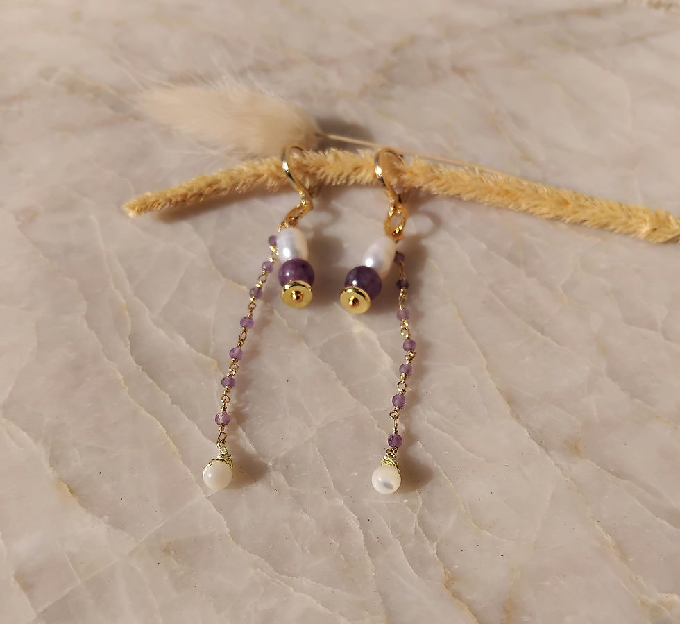 Les dormeuses en lépidolite et perles d'eau