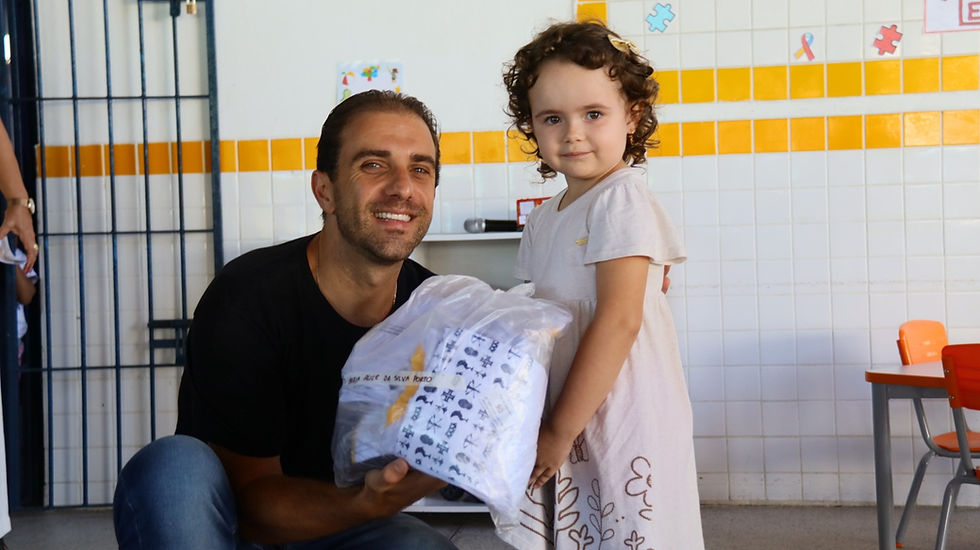 Mateus Silva inicia entrega de uniformes e destaca recuperação financeira de Caraguatatuba