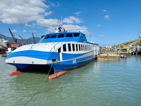 Estado entrega catamarã modernizado para travessia, e vice-prefeito pede novas baias de estacionamento