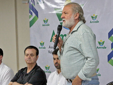 Presidente do Conselho da AGEMVALE, prefeito de Ilhabela participa de reunião em Taubaté