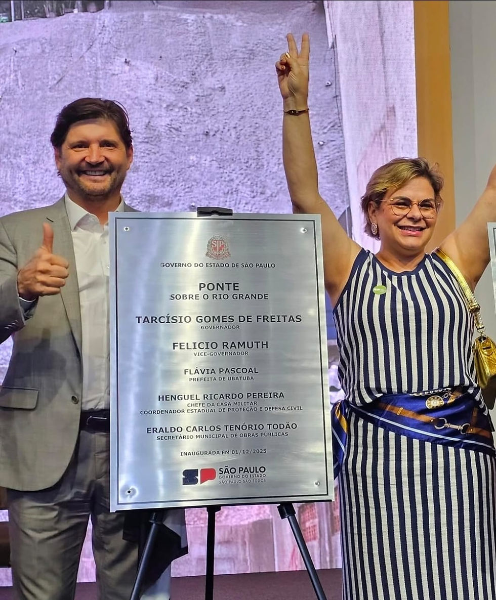 Flávia Pascoal recebe do Estado as placas das novas pontes que serão instaladas em Ubatuba