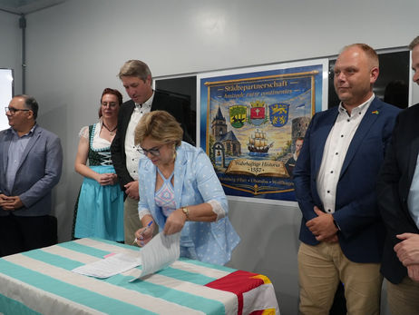 Ubatuba e municípios alemães fortalecem parceria com assinatura de acordo educacional