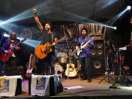 Festival do Rock reúne talentos locais e comemora Dia das Mães com muita música na Praia do Portinho