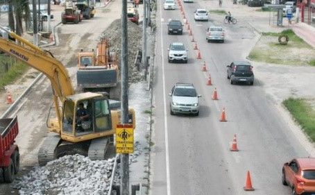 Vereadores encaminham ofício ao DER e cobram alternativas para evitar transtornos na SP-55 durante obras de recapeamento