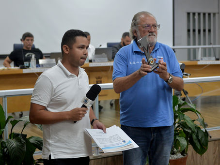 Câmara Municipal de Ilhabela entrega moção de louvor ao prefeito Colucci