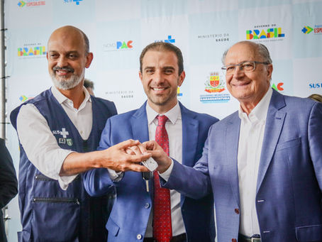 Caraguatatuba recebe vice-presidente Geraldo Alckmin e reforça rede de saúde com novos veículos e carreta da mulher