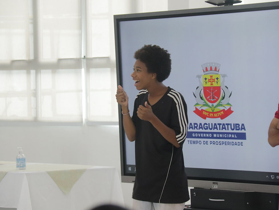 Educação de surdos ganha espaço para diálogo em encontro em Caraguatatuba