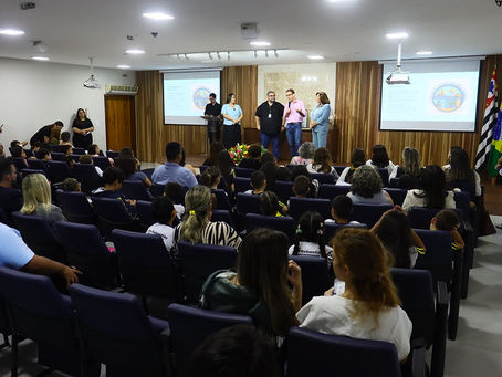 Caraguatatuba celebra escolas premiadas no Prêmio Excelência Educacional