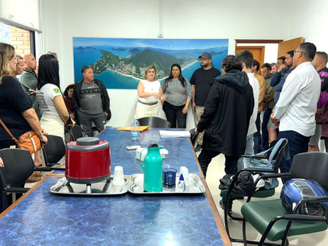 Prefeita Flavia Pascoal regulamenta atividade de turismo náutico na orla do Itaguá