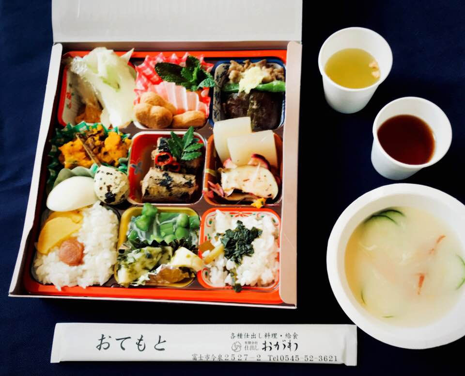 夏の薬膳弁当 とろろ味噌汁・薬膳茶付き
