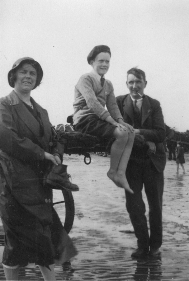 Fred & Maude Kench with son Donald 1934