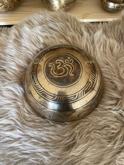 Thumbnail: Hand Beaten Himalayan Singing Bowl, Size 8 1/2", Note F