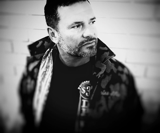 Lakian promo pic 1.JPG
