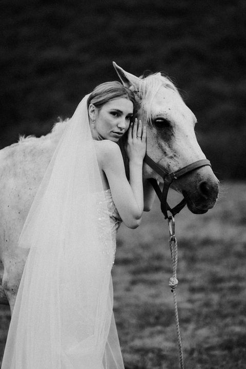 Bride with horse in Tenerife wedding photo session