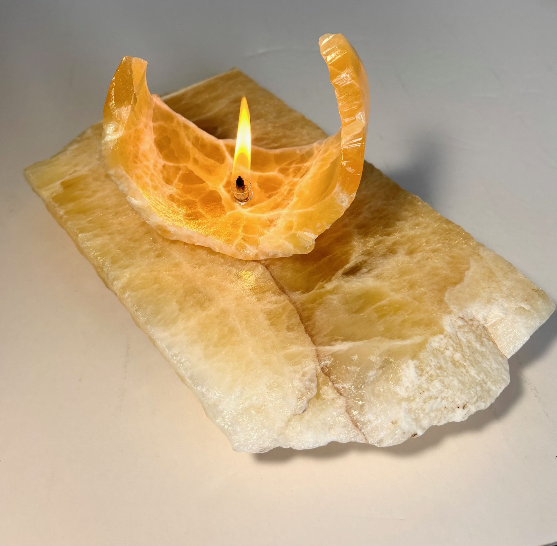 Unique Single Wick Honeycomb Calcite Candle -medium