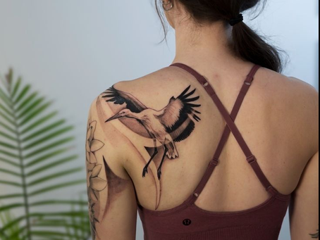 コウノトリのタトゥー