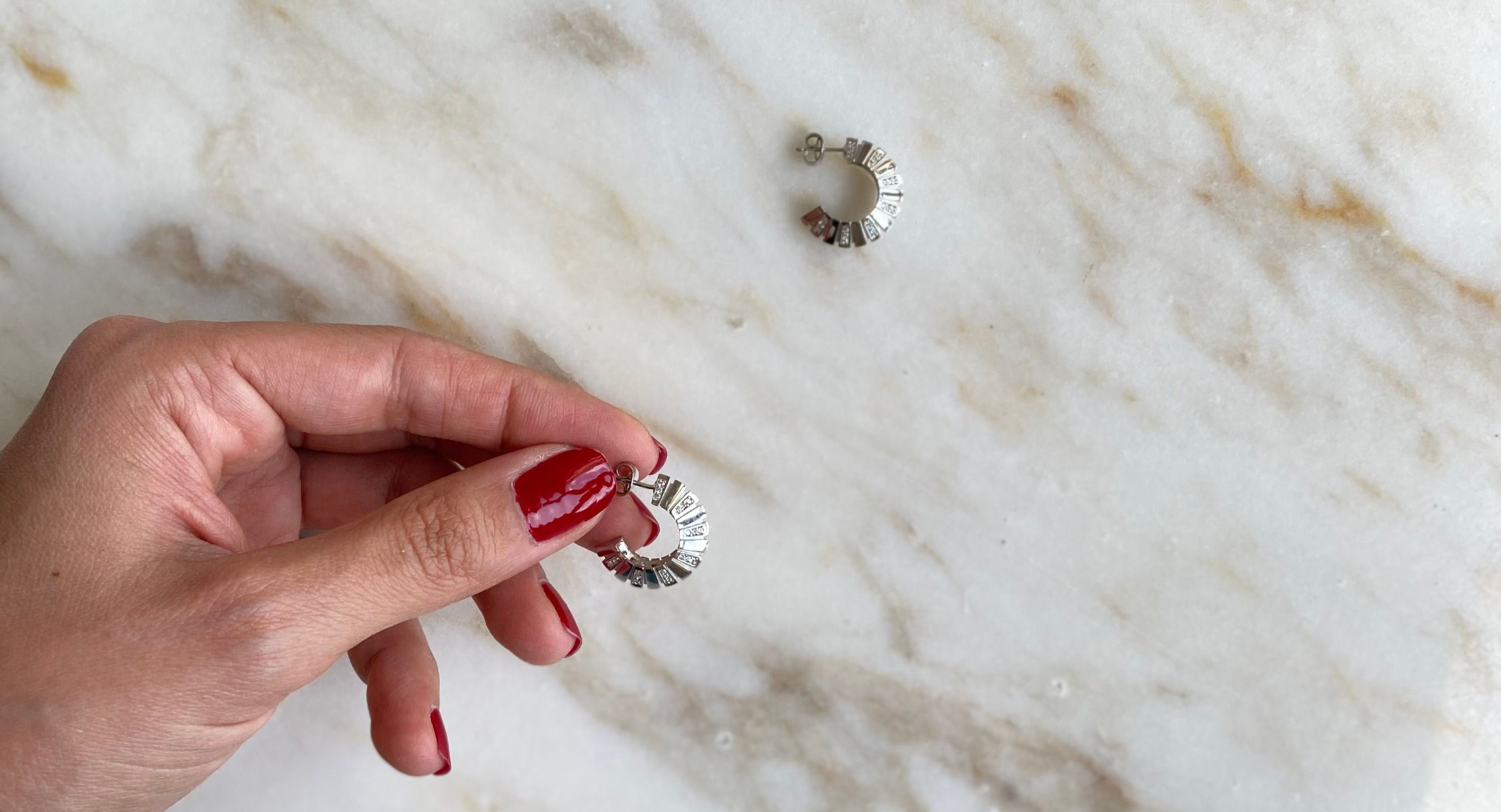 Midye Taşlı Küpe Beyaz