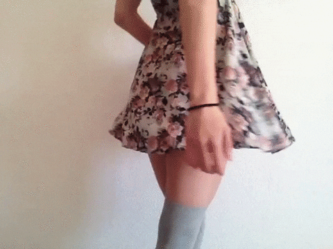 floral-mini-skirt-try-on-spinning-6ma7mirkyuybnidx.gif