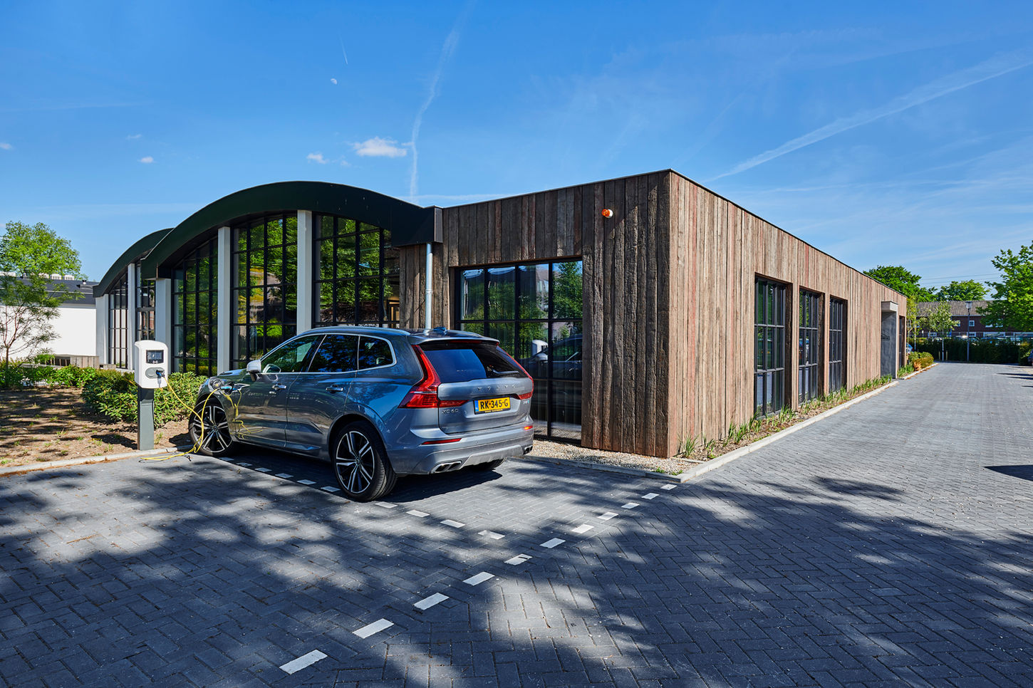 Scheepsvloer toepassing gebouw vooraanzicht.jpg