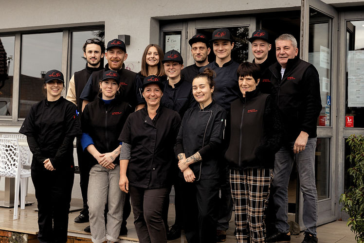 Photo équipe 2025.jpg