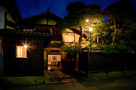 230915_角正玄関_夜景次2.jpg