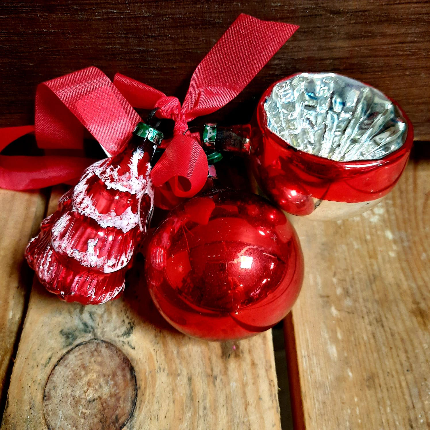 292    Trosje oude kerstballen 292