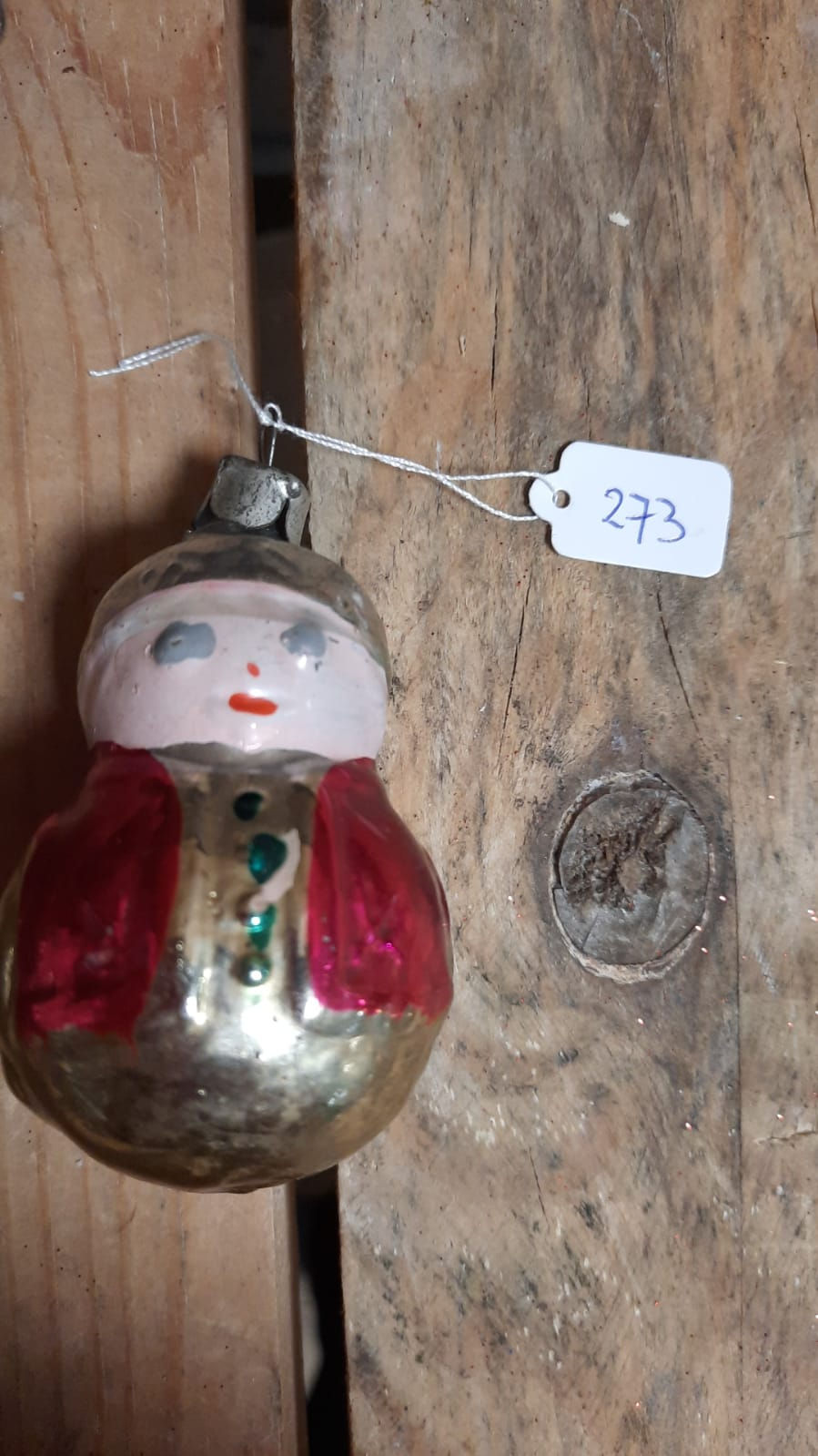 Thumbnail: Oude kerstbal. Kerstpopje met dikke bol