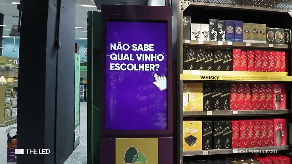 Totem Interativo para estratégia de Retail Media OOH