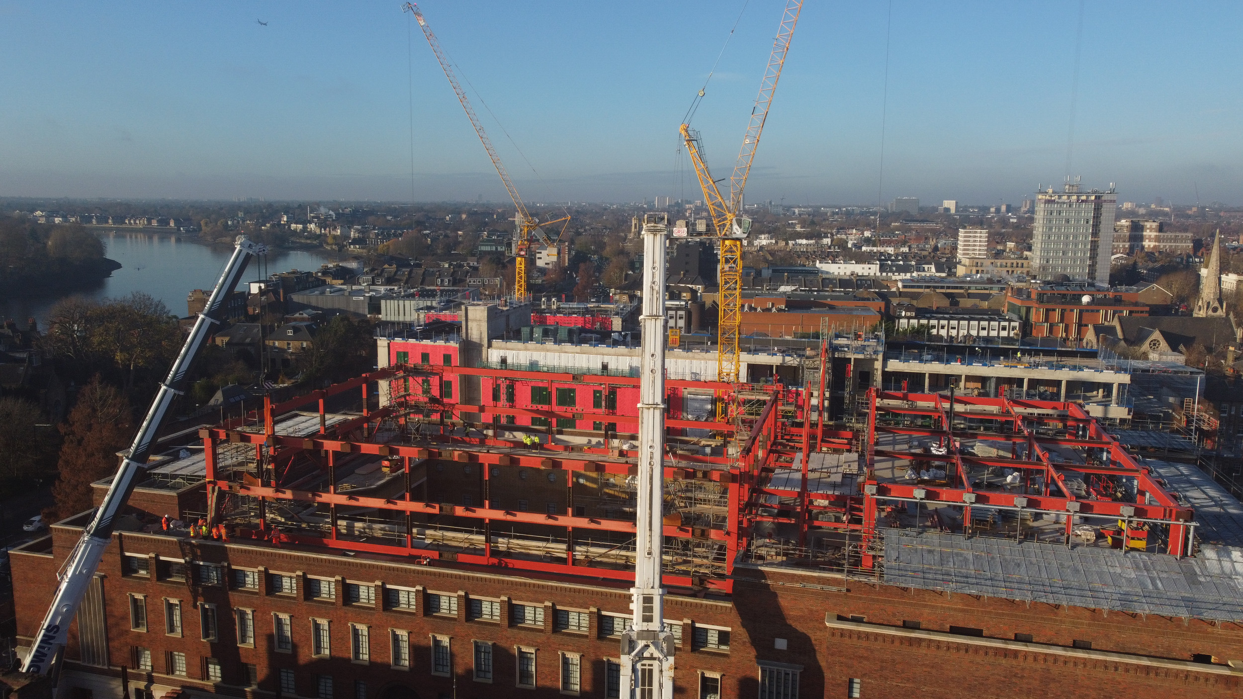 Contract Hire Vs Contract Lift London, Essex Crane Hire and Lifting