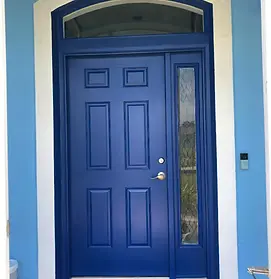 Pintura de puerta de entrada exterior en propiedad residencial en Hialeah