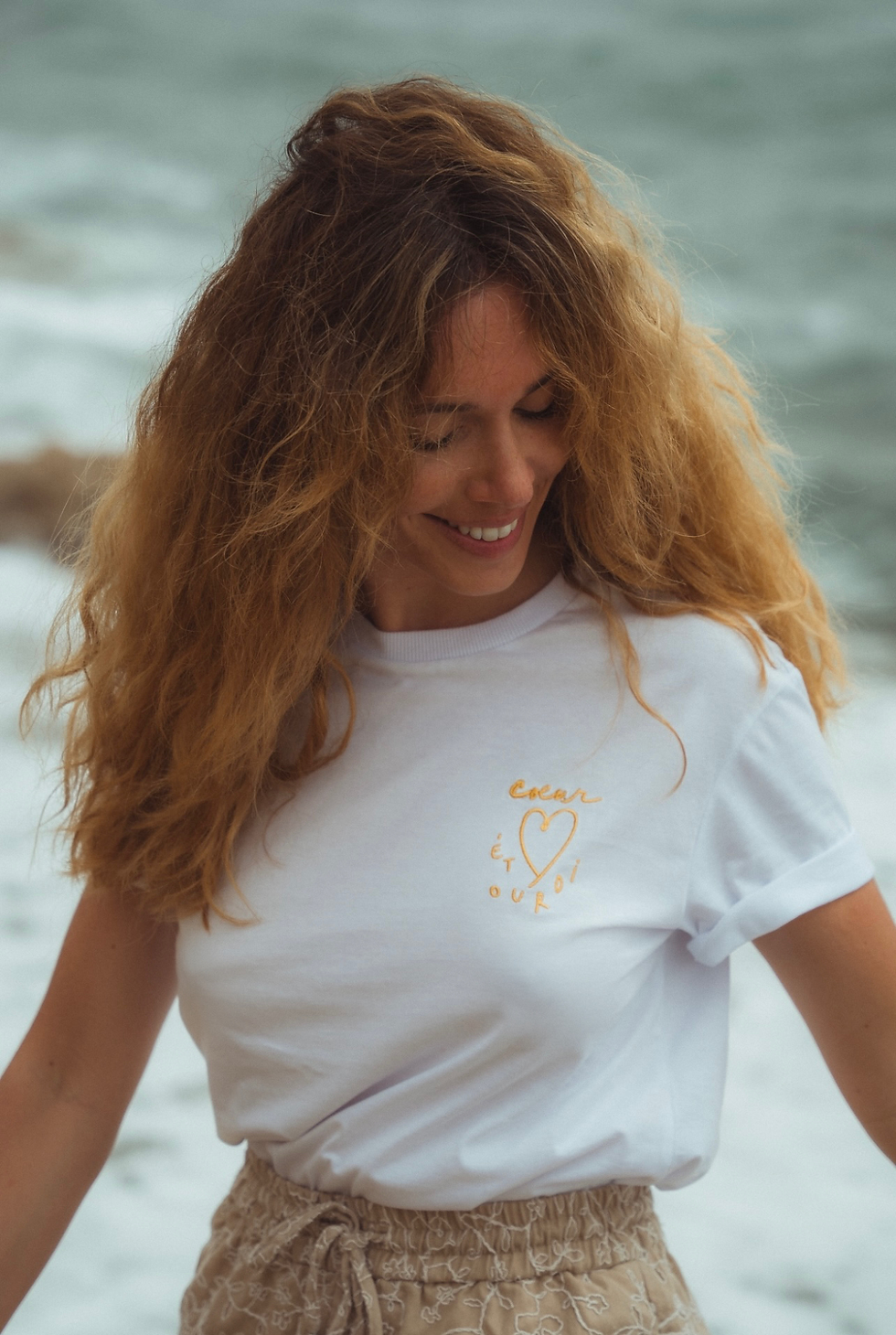 Miniature : Tee-shirt femme blanc brodé jaune moutarde 