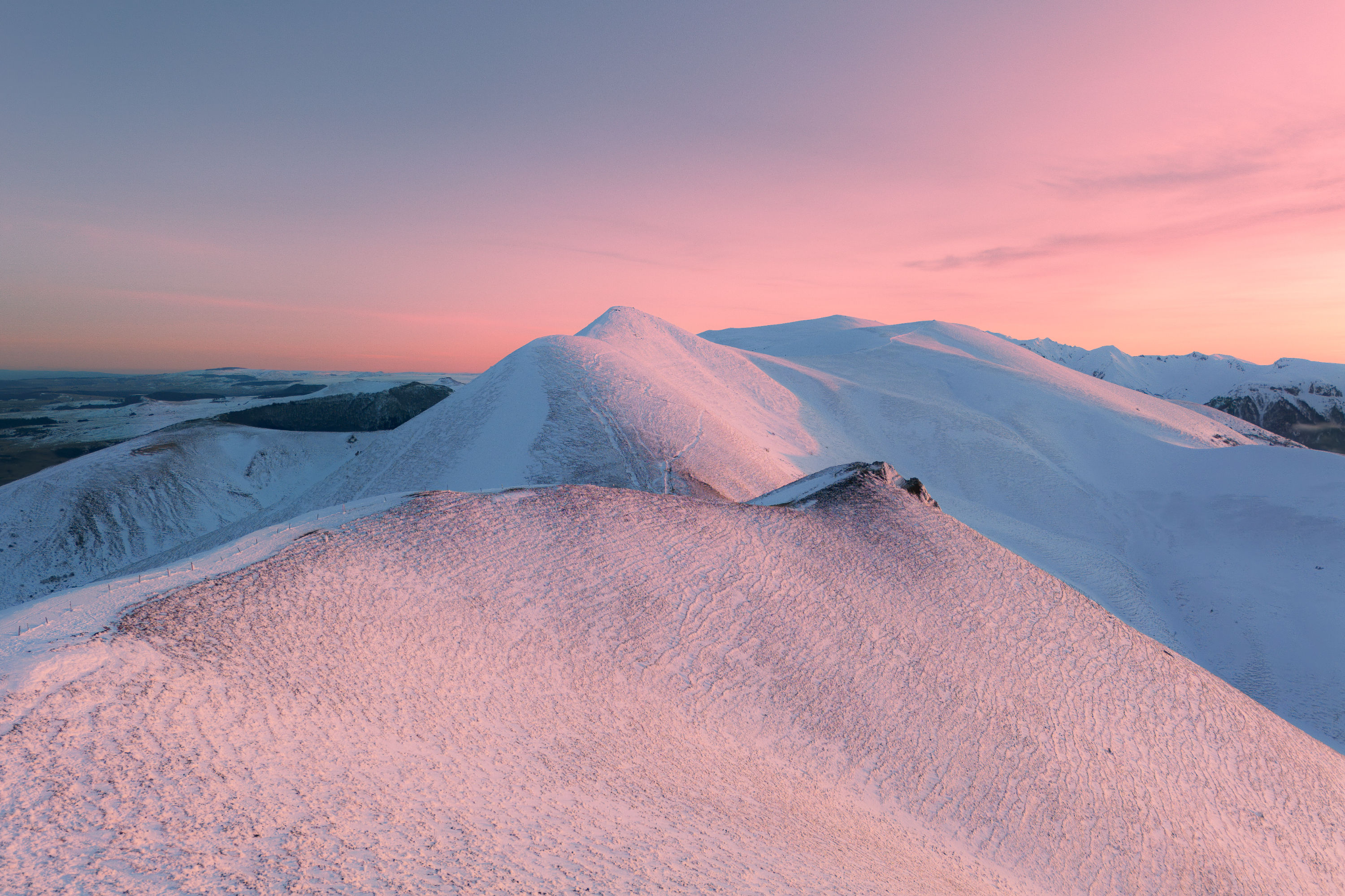 Lueurs rosées sur le Massif Adventif