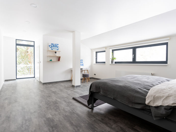 Helles Schlafzimmer im Ferienhaus für Familien im Sauerland