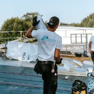 Bedruckte Arbeitskleidung der Dachdecker Stappert aus Meschede von BAFF Werbemittel