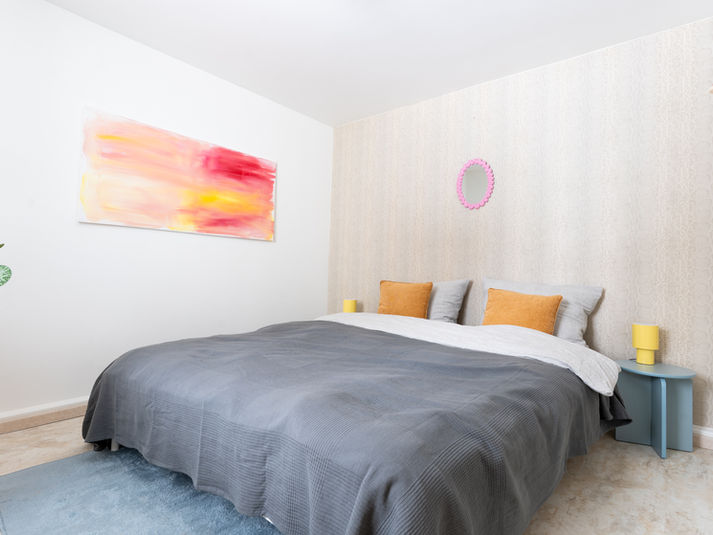 Gemütliches Schlafzimmer in einer Gruppenunterkunft im Sauerland