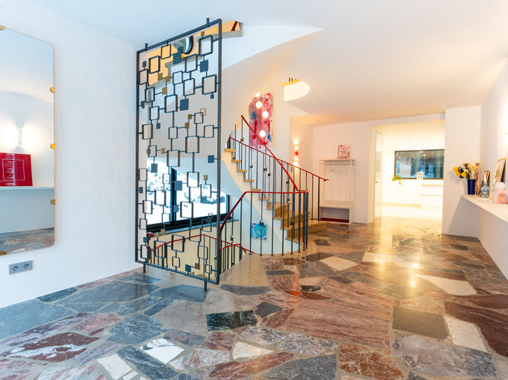 Treppenhaus in einer Gruppenunterkunft im Sauerland