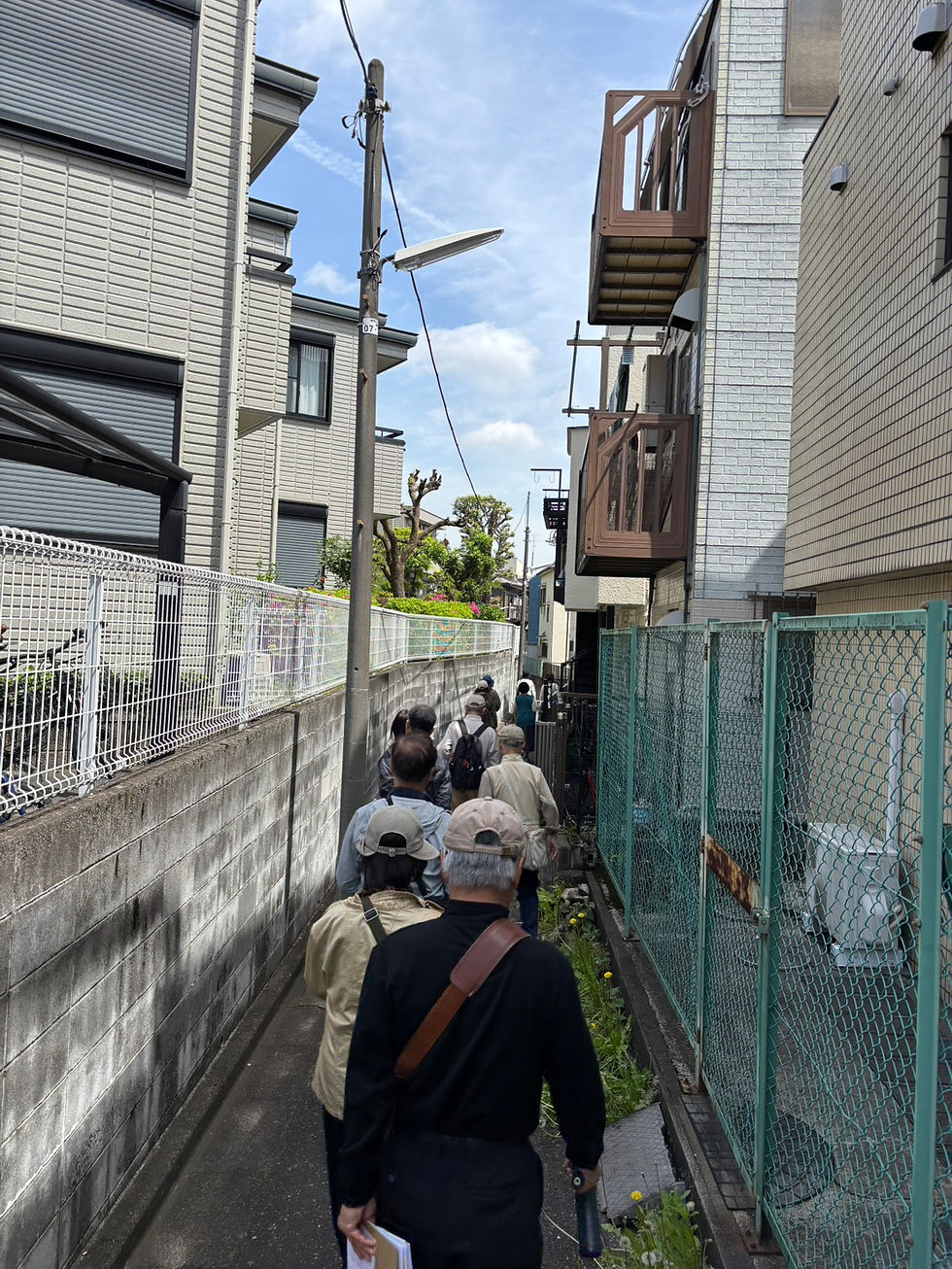 エンガ川。江古田斎場からの湧水が流れていたという細い道を辿る。