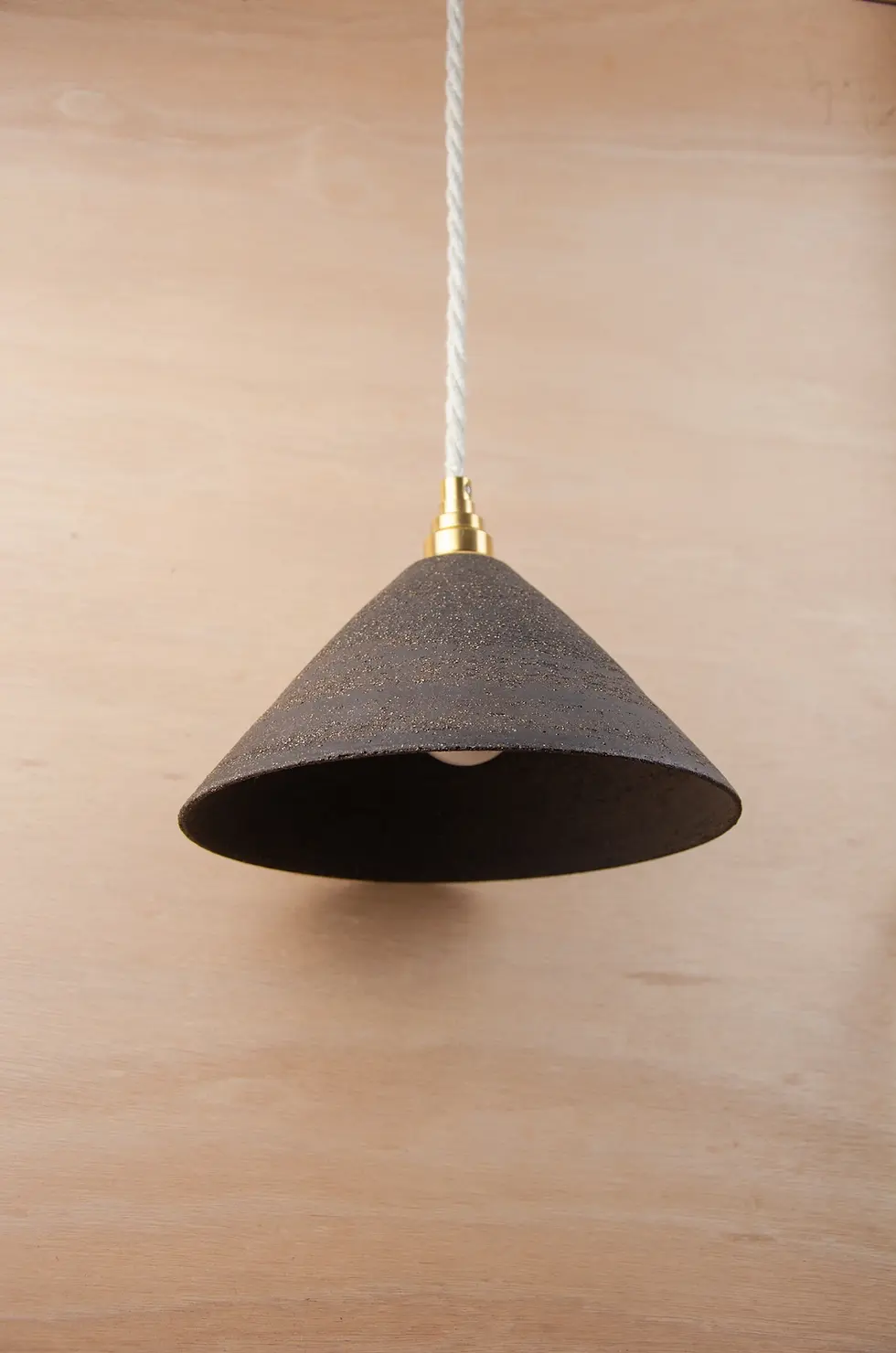 Miniature : Suspension en grès noir | fabrication artisanale