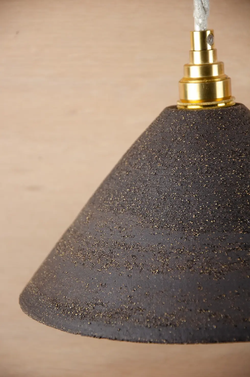 Miniature : Suspension en grès noir | fabrication artisanale