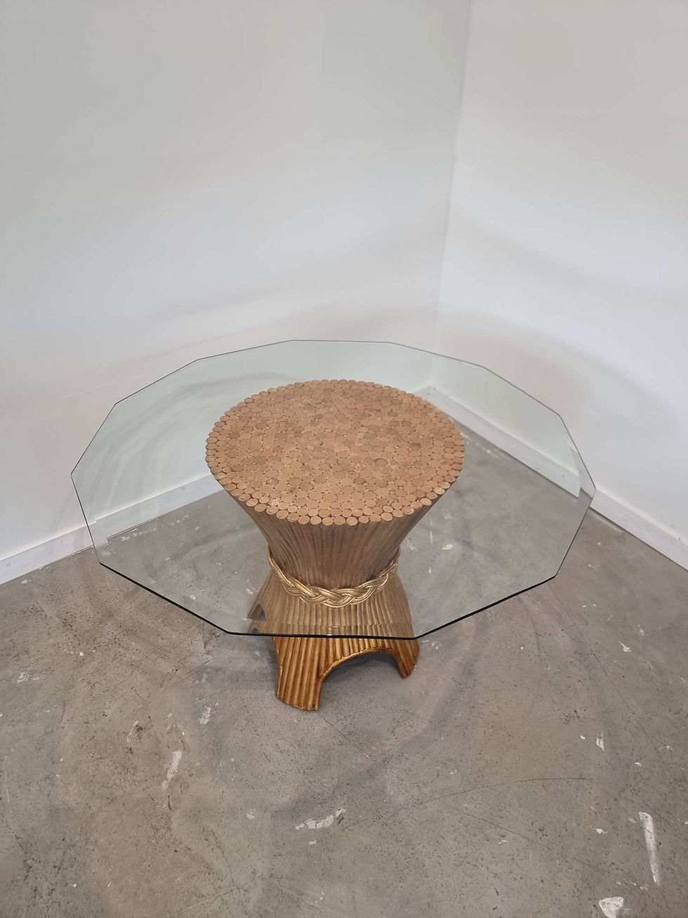 Thumbnail: Round rattan diningtable