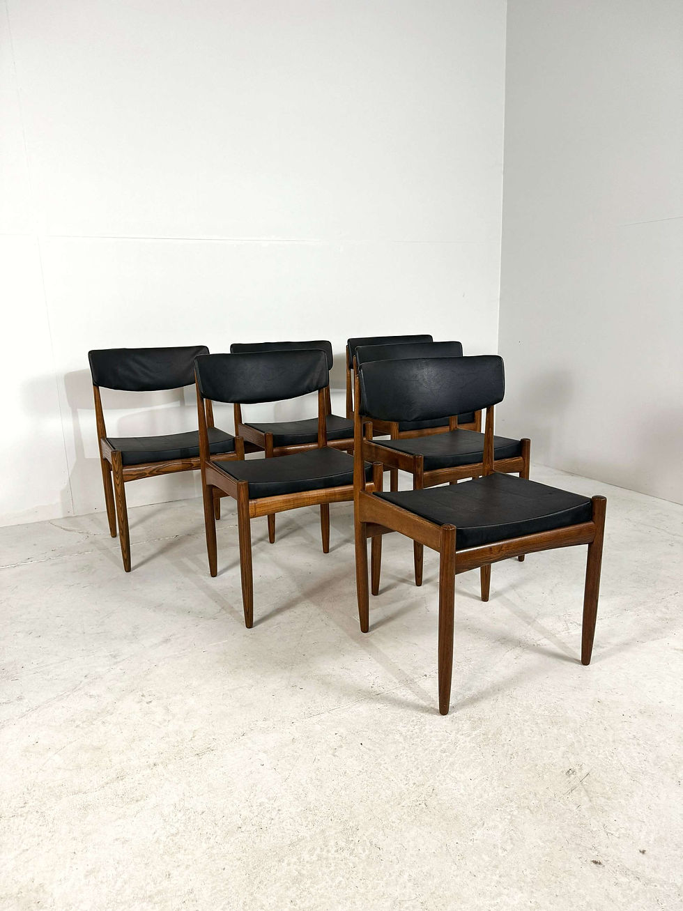 Thumbnail: Set of 6 vintage teak diningchairs with black skai fabric