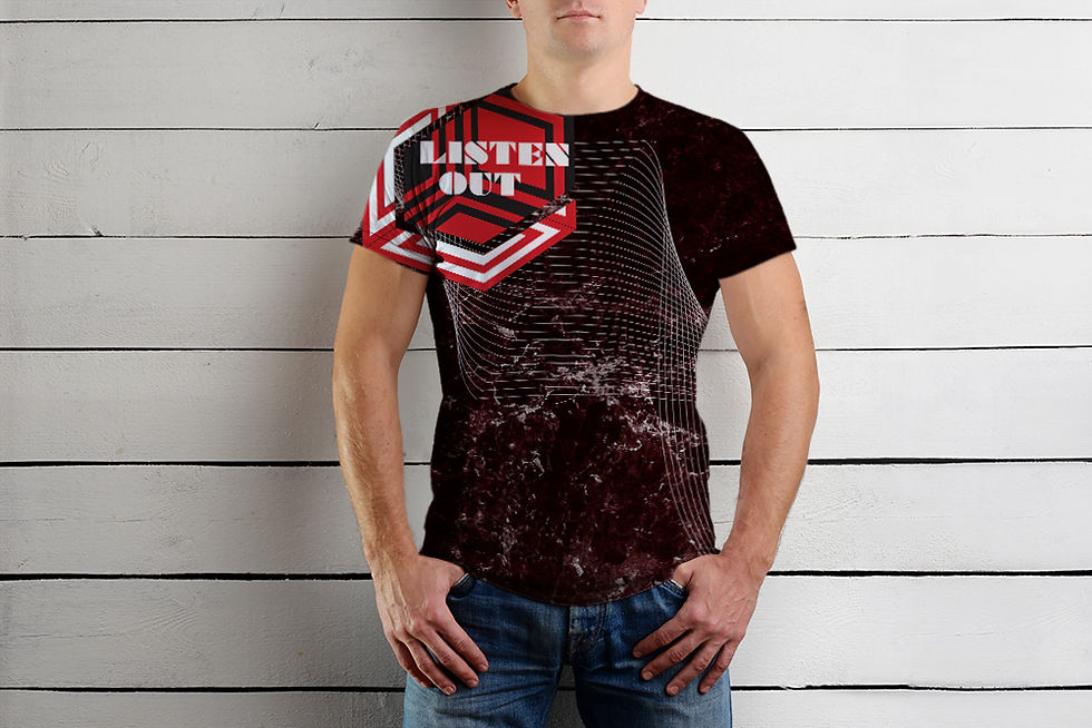 T-Shirt_MockUp_WoodenBack_02