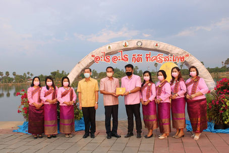 รางวัลการแต่งกายด้วยผ้าไทยและผ้าพื้นเมืองสวยงาม (ท.2)